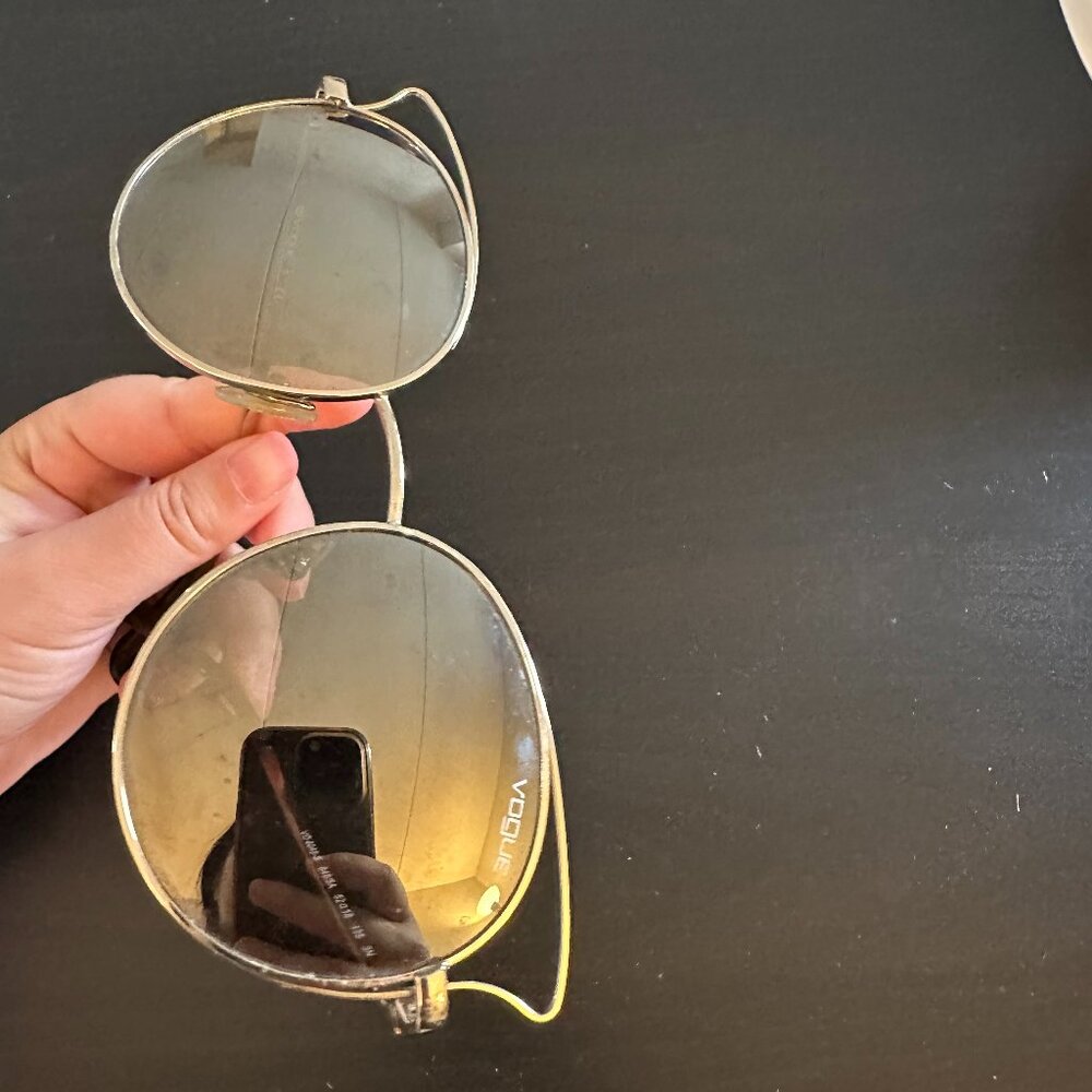 Vogue Round Gold Wire Sunglasses – Mirror Lenses, Chic & Lightweight